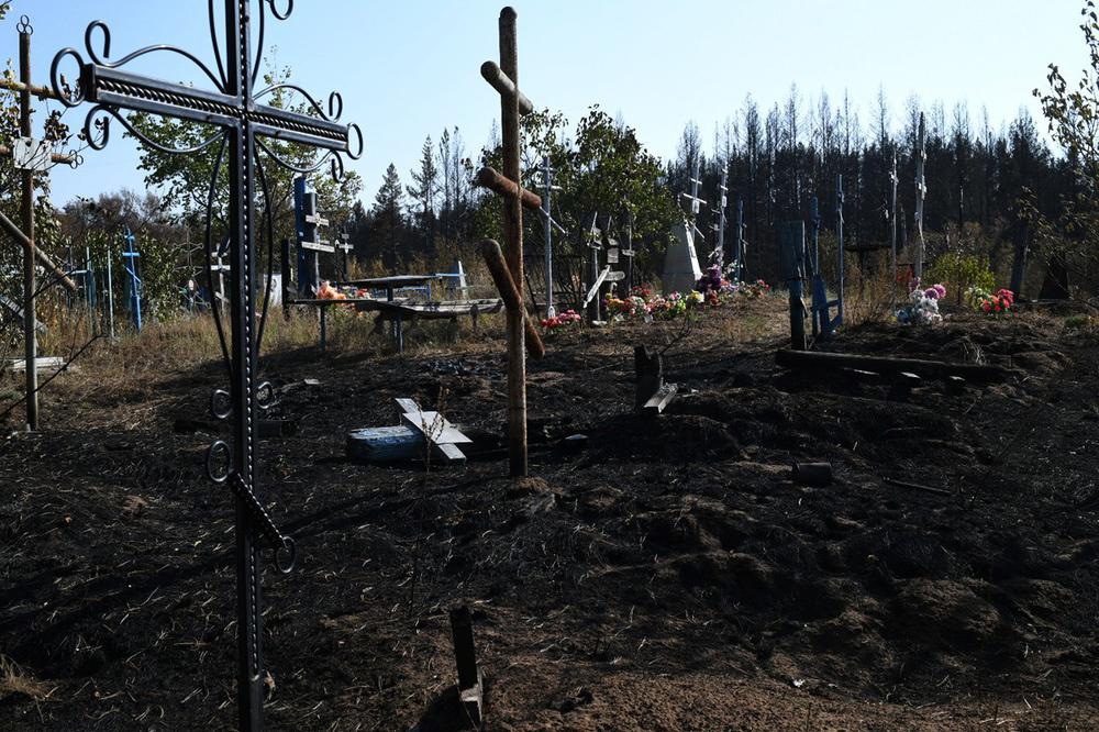 Кладбище после пожара в Разъезде Немчанка. Фото: Светлана Виданова / «Новая газета»