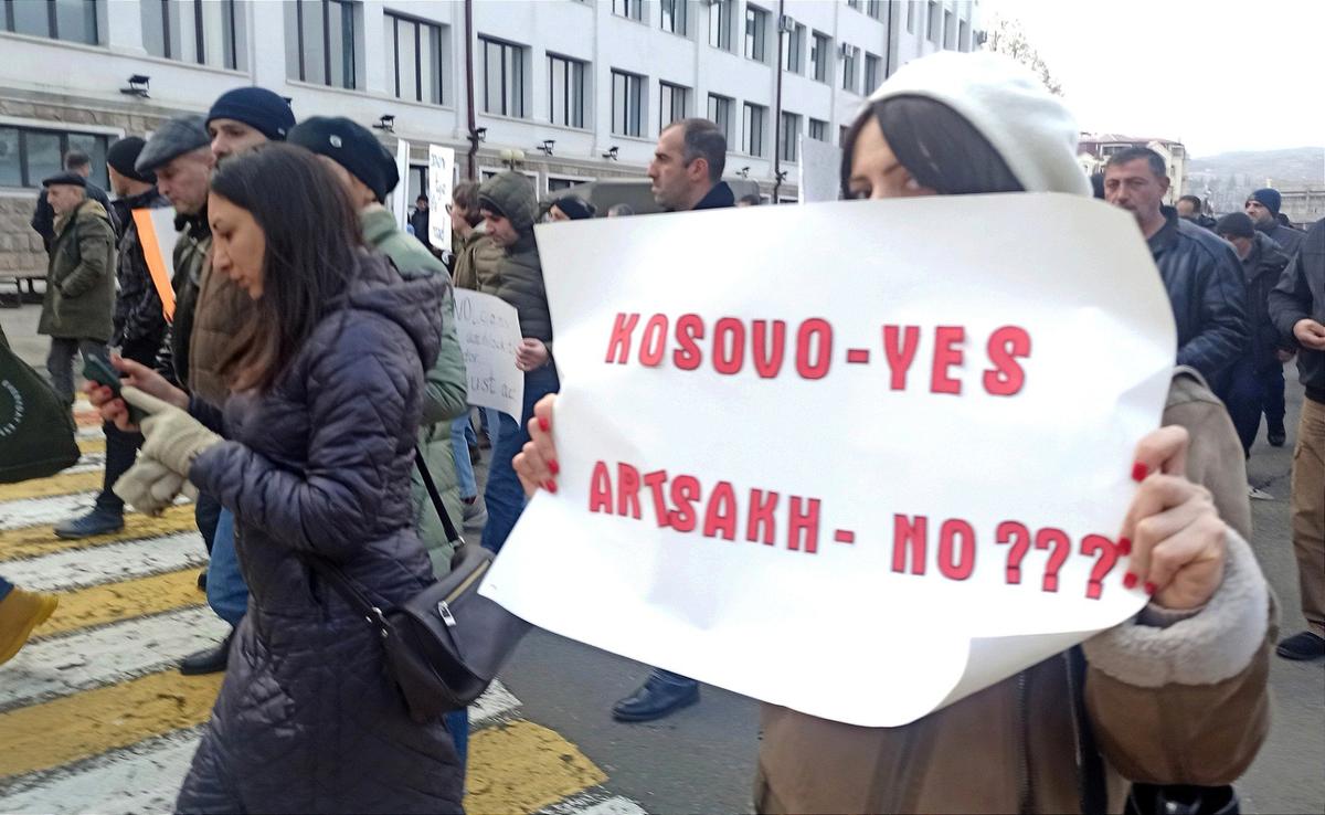 Одна из акций, проходившая во время блокады. Фото: Евгения Енгибарян