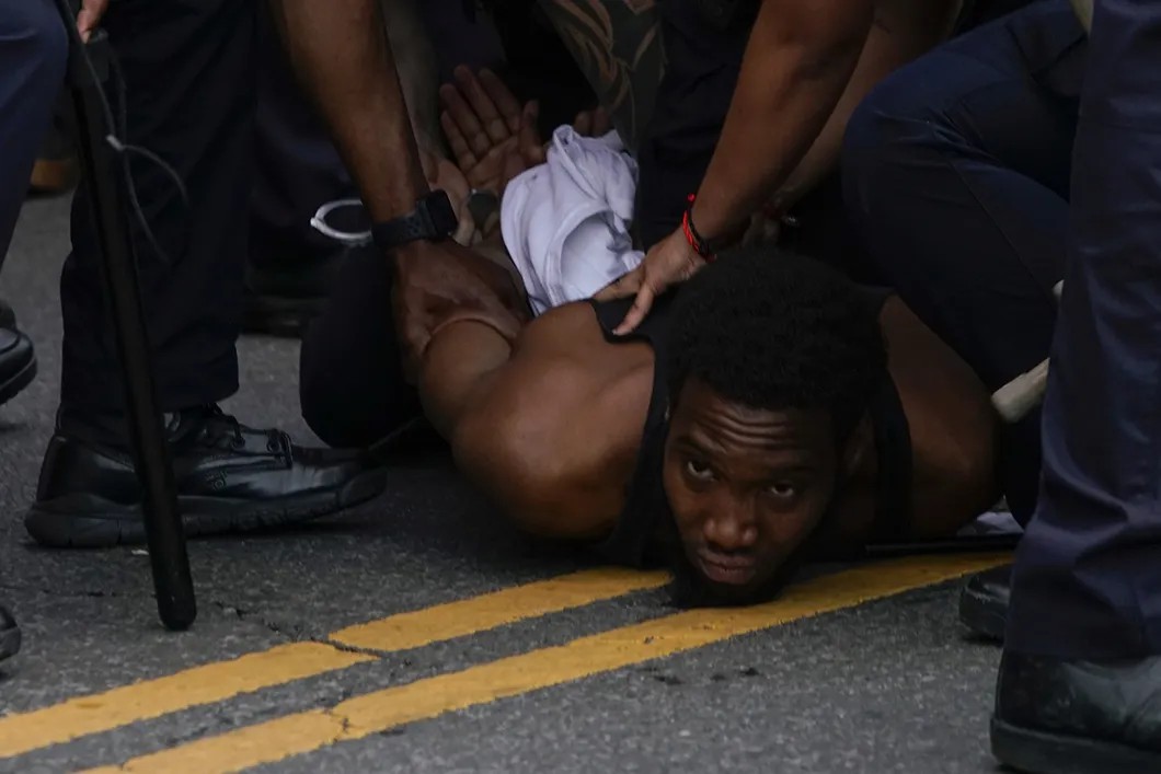 Задержание протестующего. Бруклин, Нью-Йорк, США. 30 мая 2020 г. Фото: Reuters