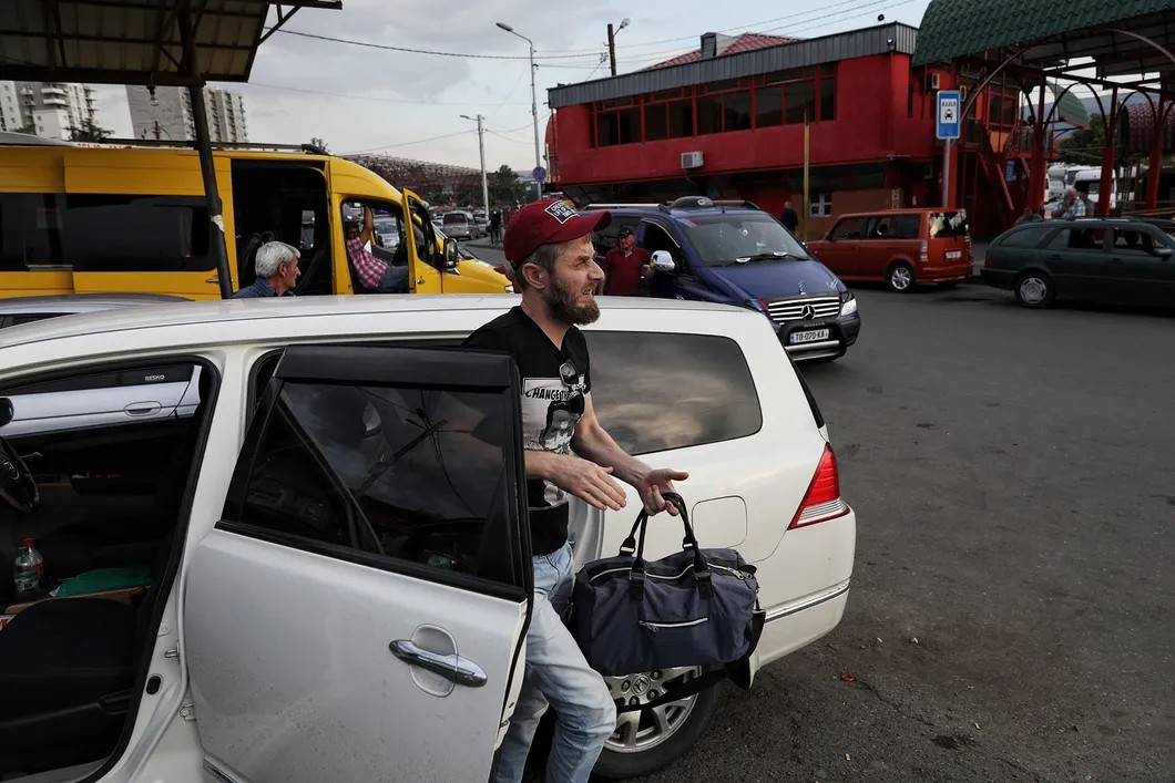 Резван на автовокзале в Тбилиси. Фото: Влад Докшин / «Новая газета»