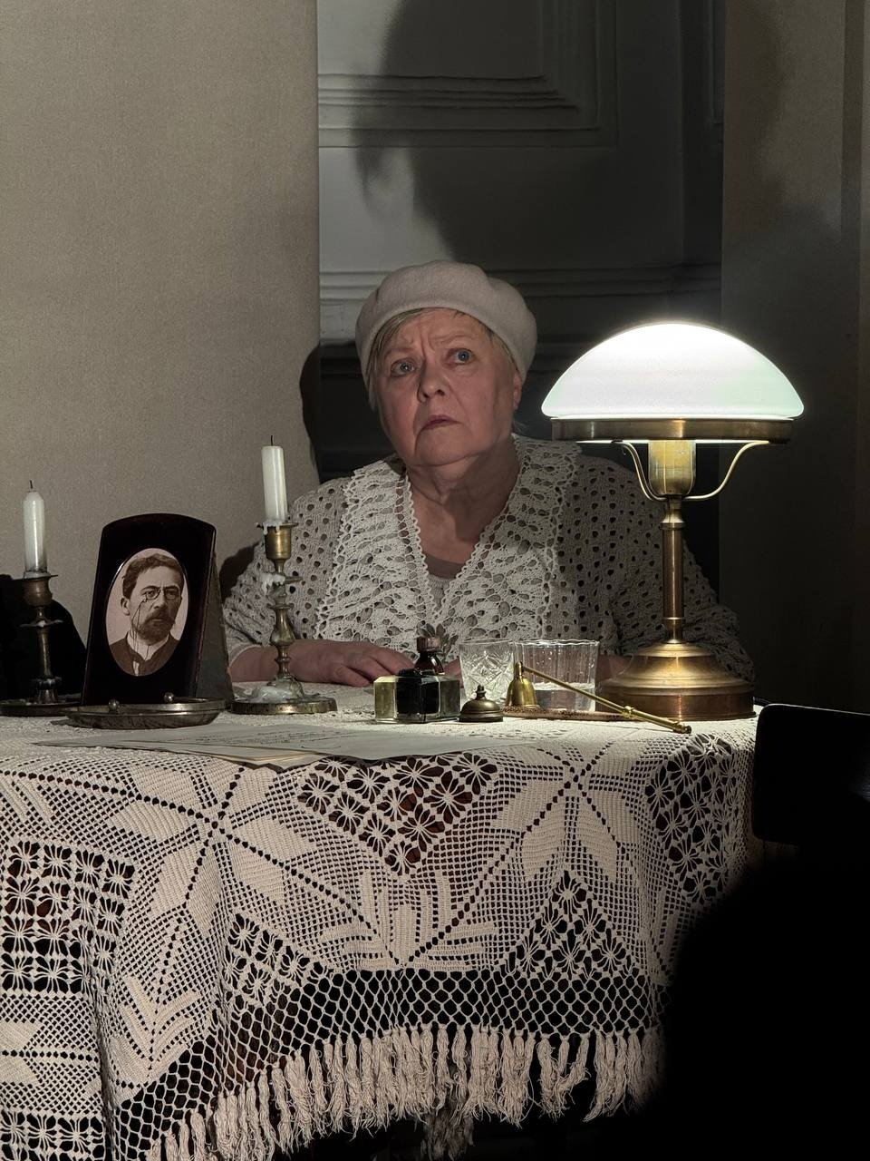 Сцена из спектакля «Три» Екатерины Половцевой. Фото: kstati-teatr.ru