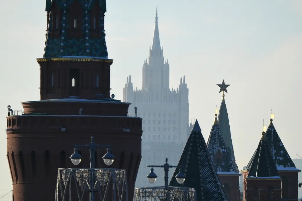 Башни кремля и здание МИД РФ. Фото: РИА Новости