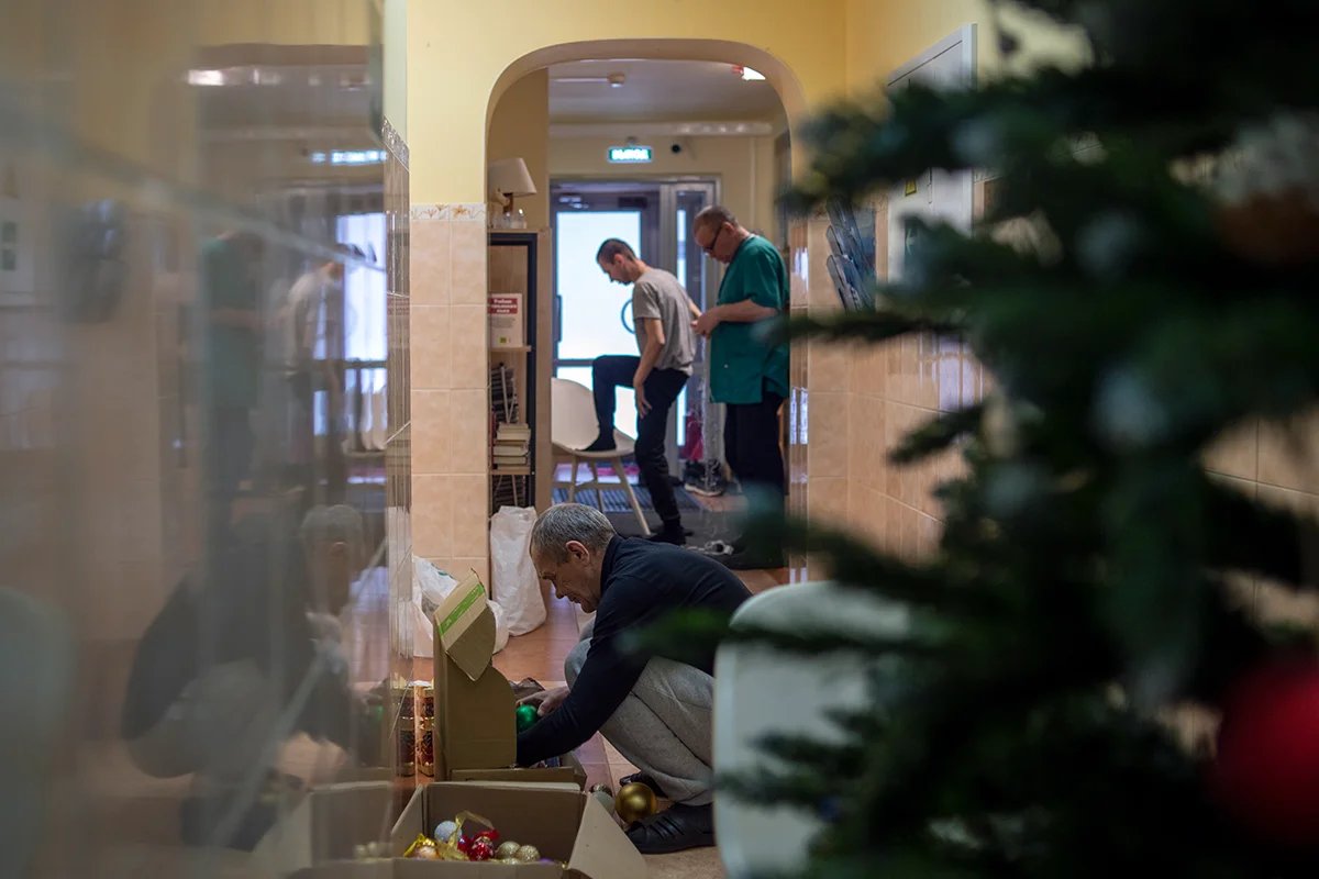 Подготовка к Новому году в реабилитационном центре. Фото: Светлана Виданова / «Новая газета»