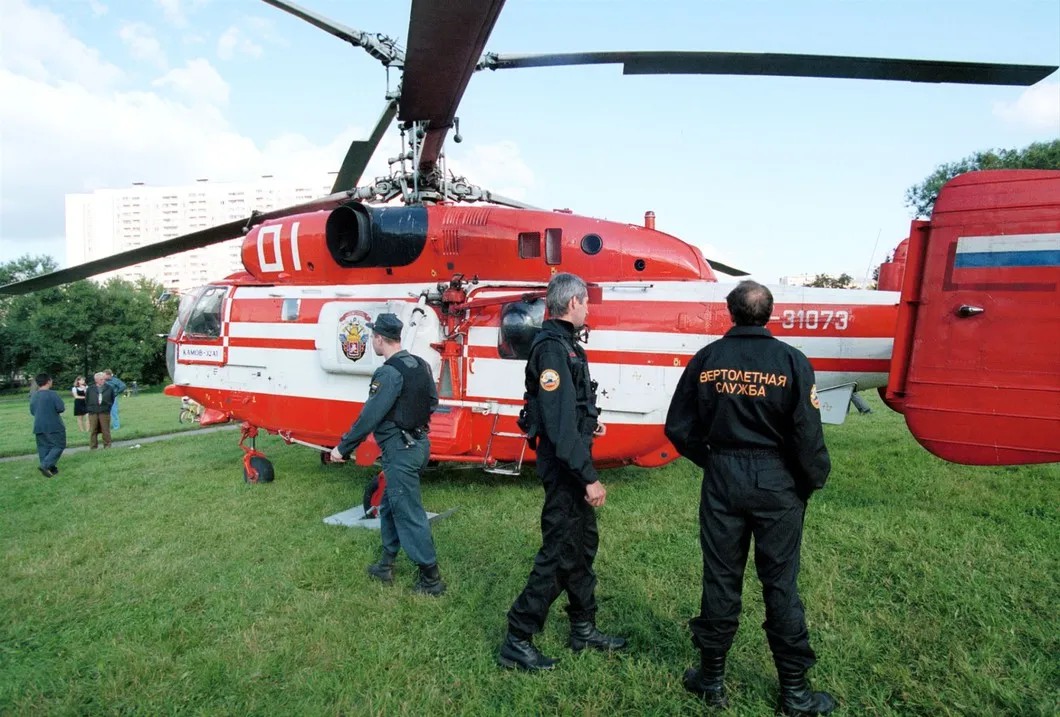 Спасательные службы на месте пожара. Фото: Виктор Великжанин / ИТАР-ТАСС