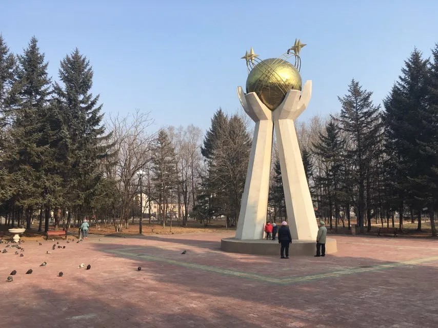 Памятник Дружбы в Биробиджане символизирует сотрудничество ЕАО и Китая. Проектировали и строили его китайцы. Фото: Илья Азар / «Новая газета»