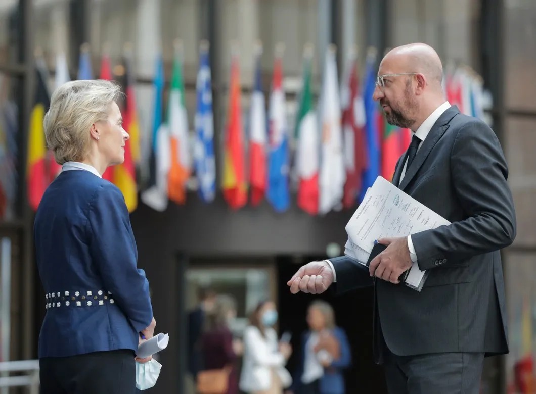 Глава Еврокомиссии Урсула фон дер Ляйен и председатель Евросовета Шарль Мишель. Фото: ЕРА