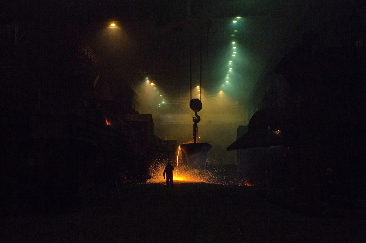 Плавильный цех завода «Норильский никель» в Никеле. Фото: РИА Новости