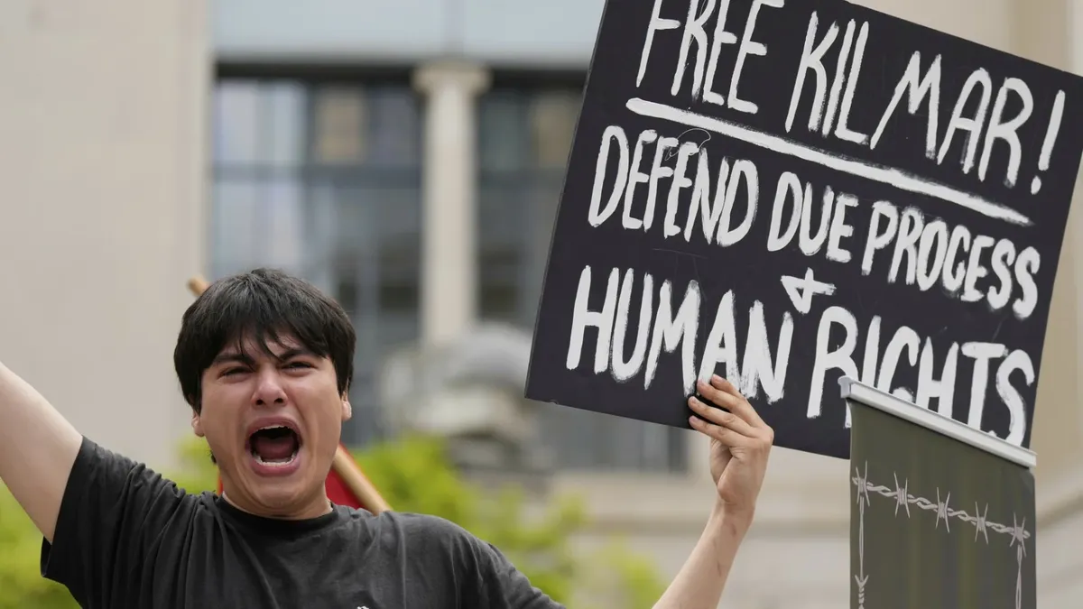 Протестующие в поддержку Абрего-Гарсия. Фото: George Walker IV / Associated Press / East News