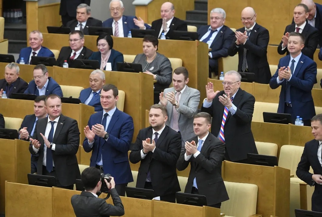 Аплодисменты во время голосования в Госдуме. Фото: РИА Новости
