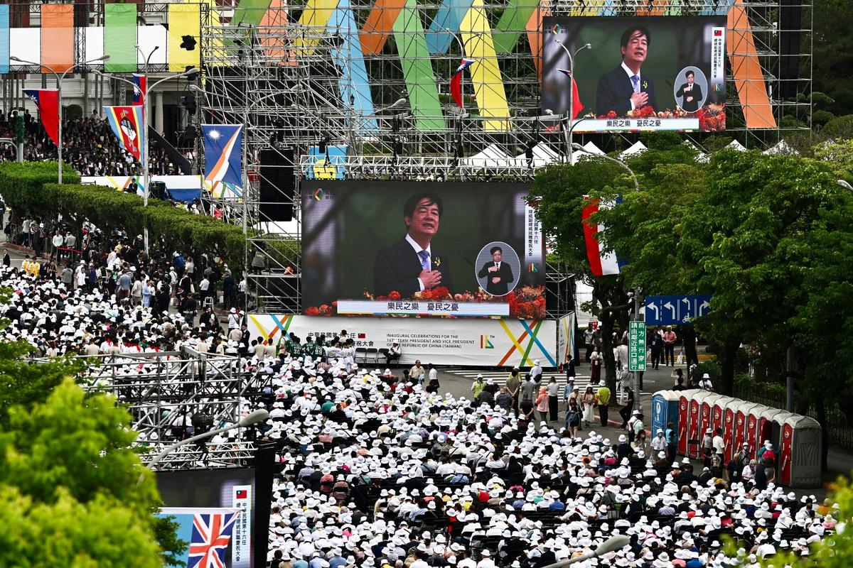 Тайвань. Глава администрации Тайваня Лай Циндэ (на экране) на церемонии инаугурации. Фото: AP / TASS