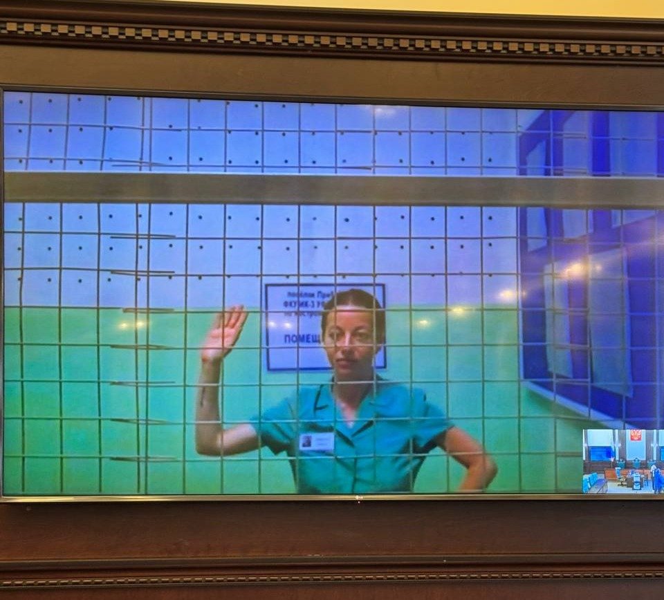 Женя Беркович во время выступления по видеосвязи из колонии, фотоархив 2025 год