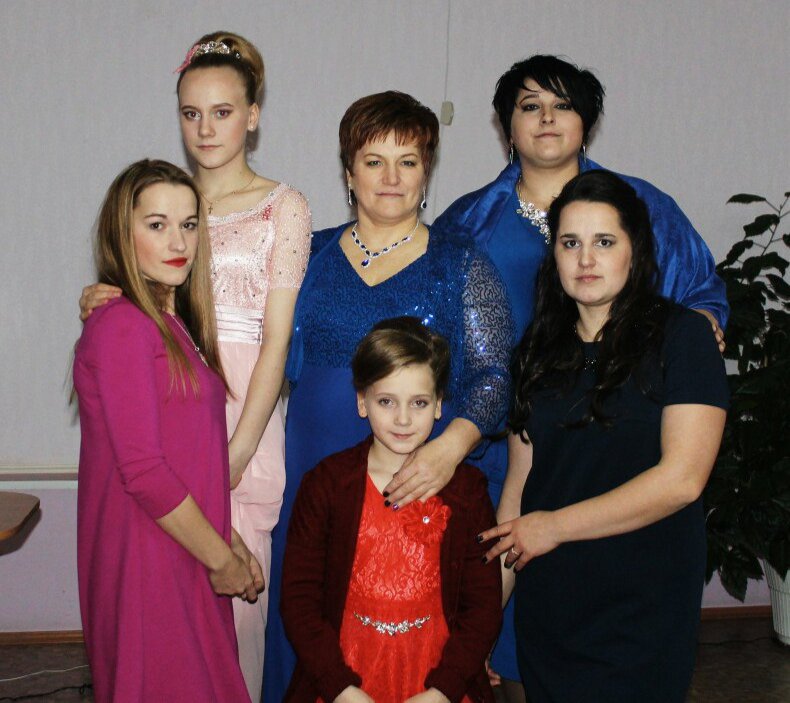 Наталия Спасская с дочерьми. Фото из семейного архива