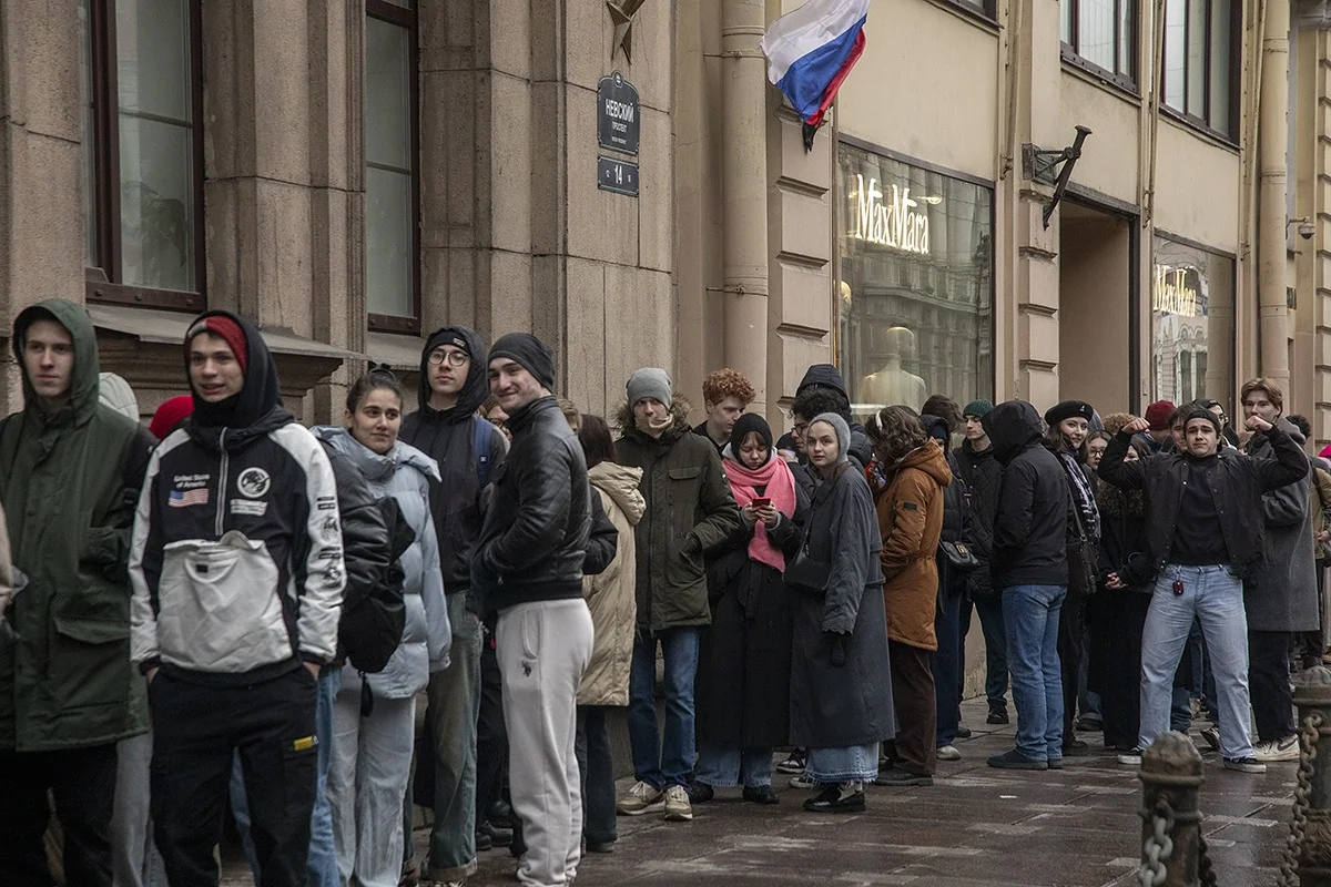 Петербуржцы, пришедшие проголосовать в полдень. Фото: Алексей Душутин / «Новая газета»