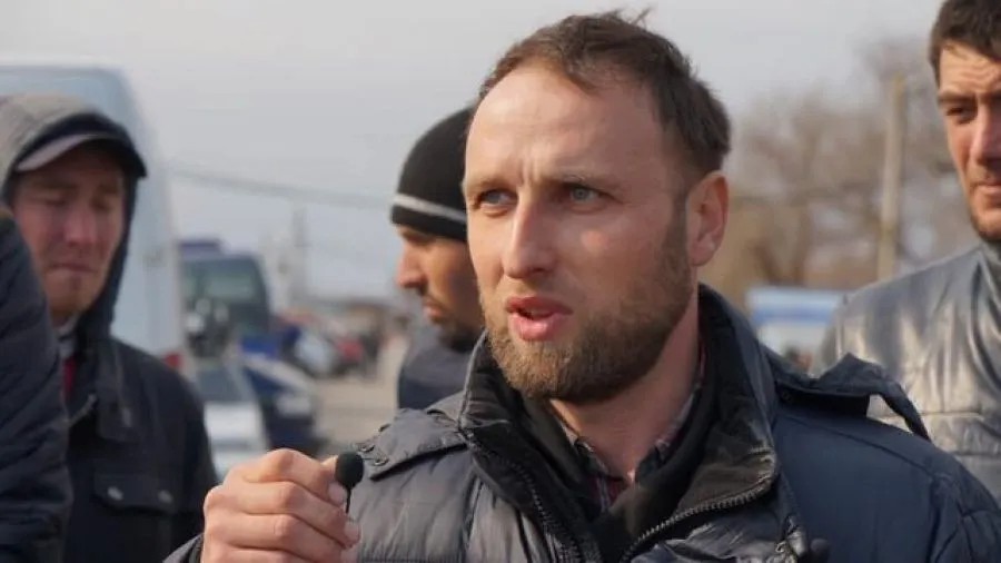 Руслан Сулейманов во время одного из стримов для «Крымской солидарности»