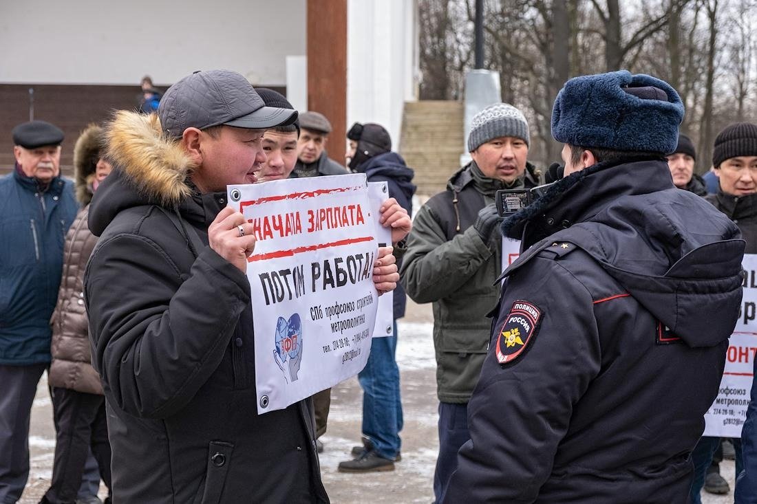 Митинг сотрудников компании «Метрострой» с требованием выплатить заработную плату в парке «Екатерингоф». Фото: Алексей Смагин / Коммерсантъ