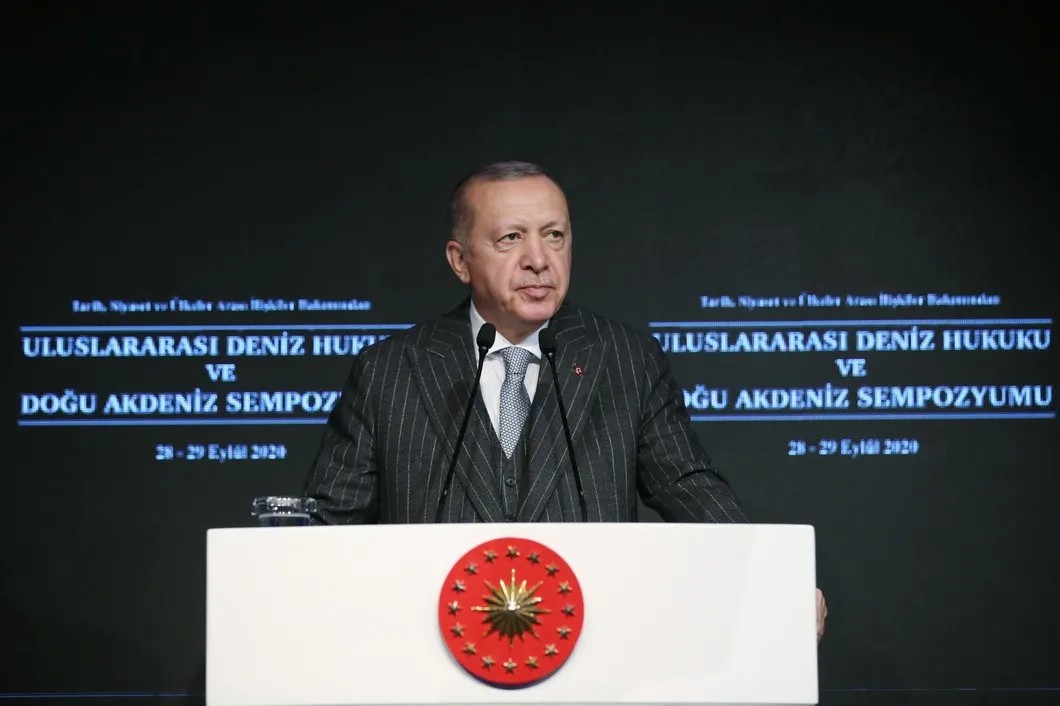 Президент Турции Реджеп Тайип Эрдоган на симпозиуме по международному морскому праву и Восточному Средиземноморью. Стамбул, 28 сентября. Фото: ЕРА