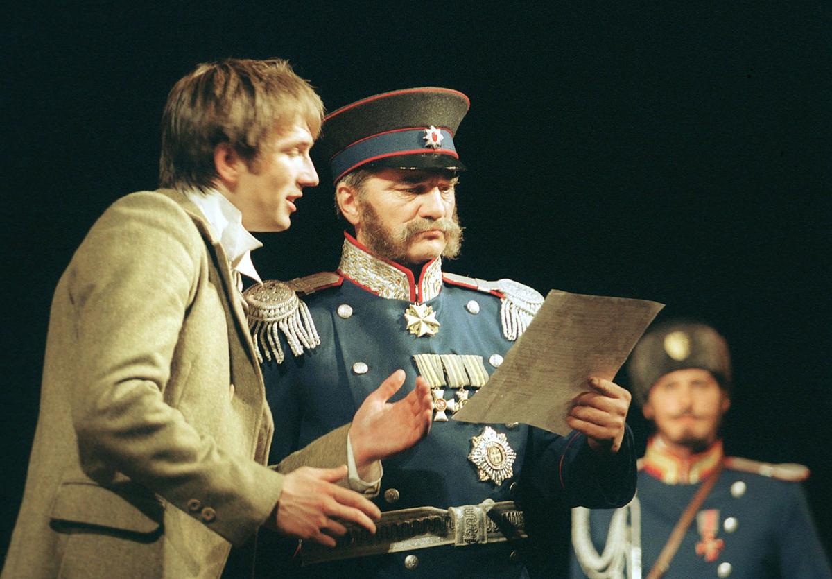 Спектакль «Эраст Фандорин» в Российском академическом молодежном театре. Фото: Борис Кавашкин / ИТАР -ТАСС