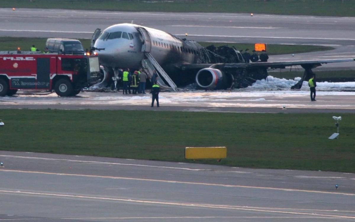 В Шереметьево аварийно сел и загорелся Superjet «Аэрофлота». Погиб 41 человек