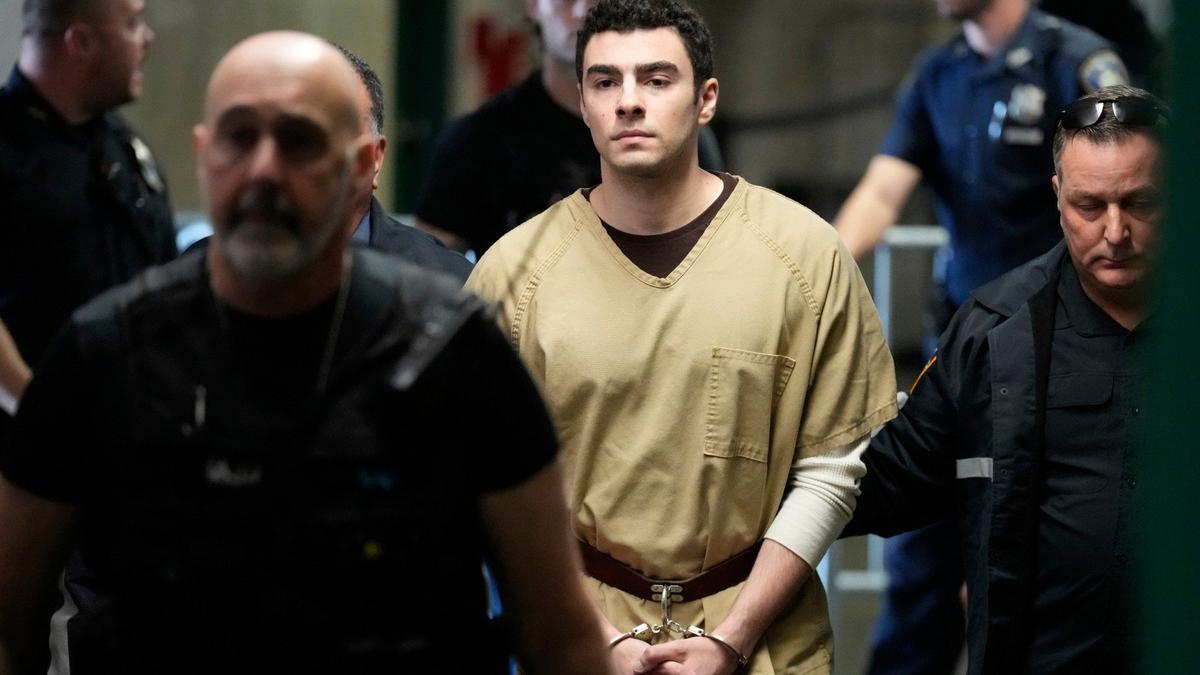 Хирургическая маска, три пули и призрачный ствол