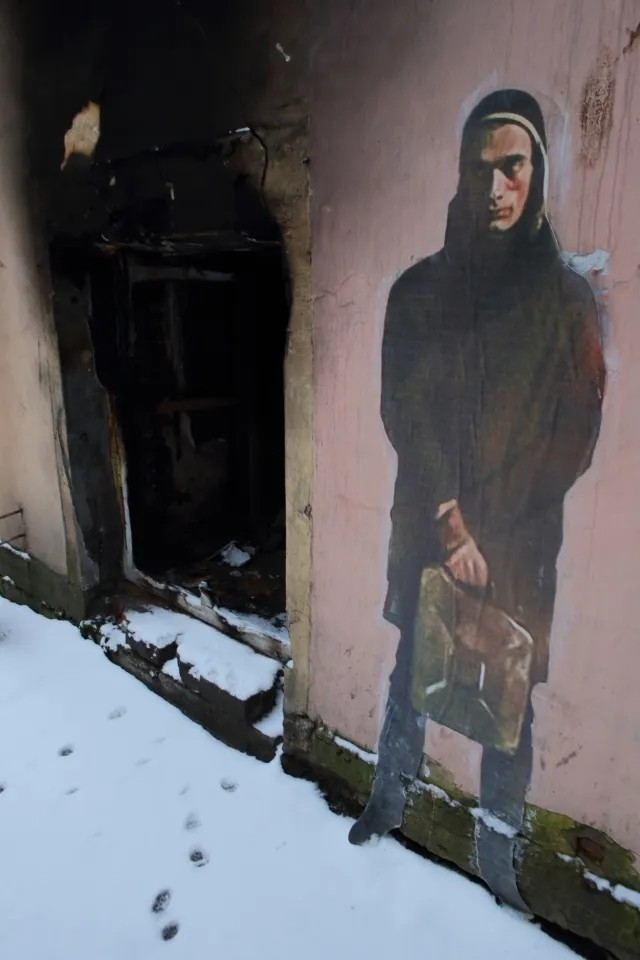 Граффити с изображением художника-акциониста Петра Павленского на стене дома №141 по Лиговскому проспекту. Фото: Замир Усманов / ТАСС