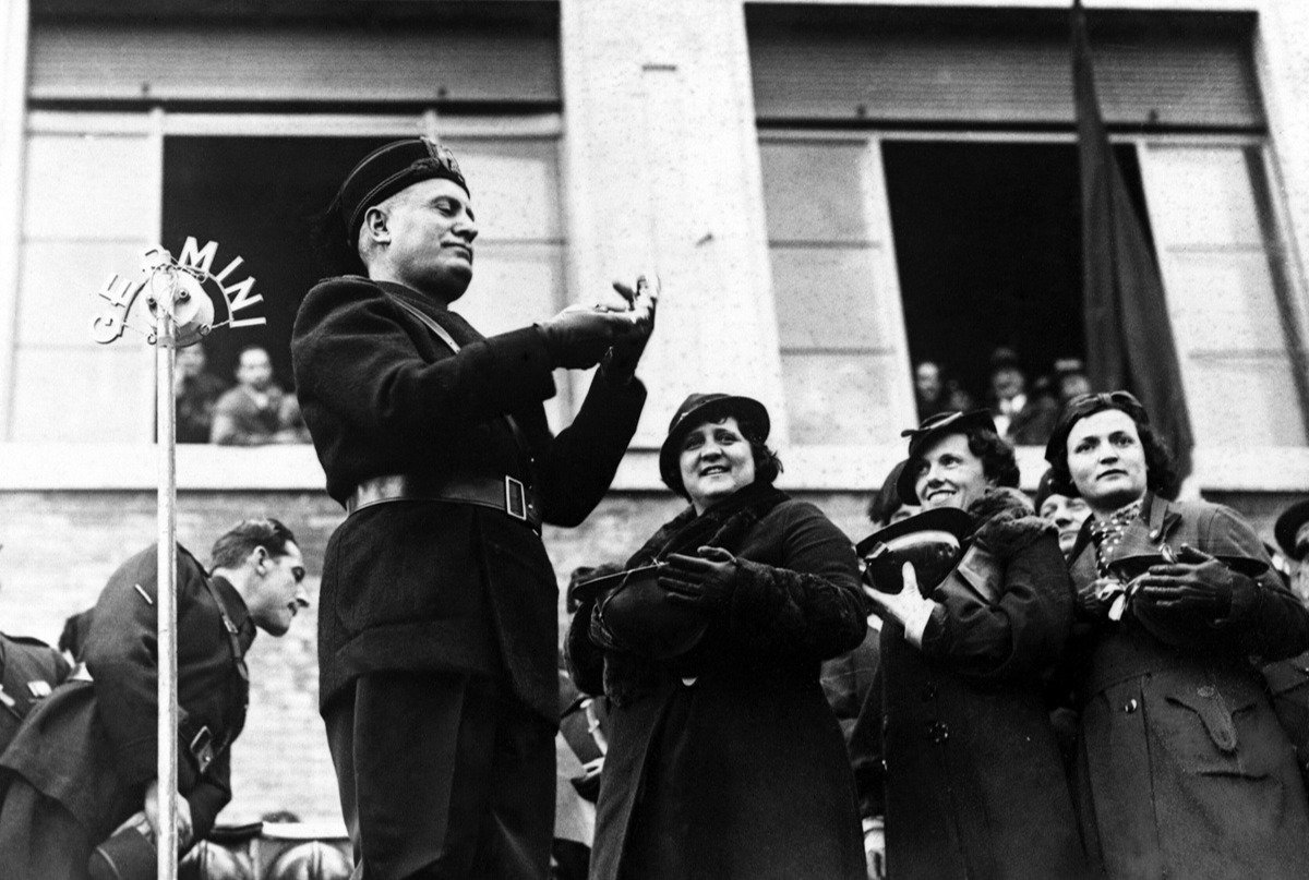 1935 год. Бенито Муссолини во время своей речи в Понтинии. Фото: AP / East News