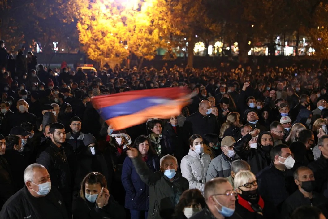 Митинг за отставку Пашиняна в Ереване. Фото: Александр Рюмин / ТАСС