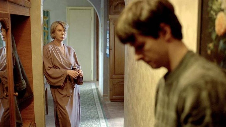 Взрослый сын к отцу пришел