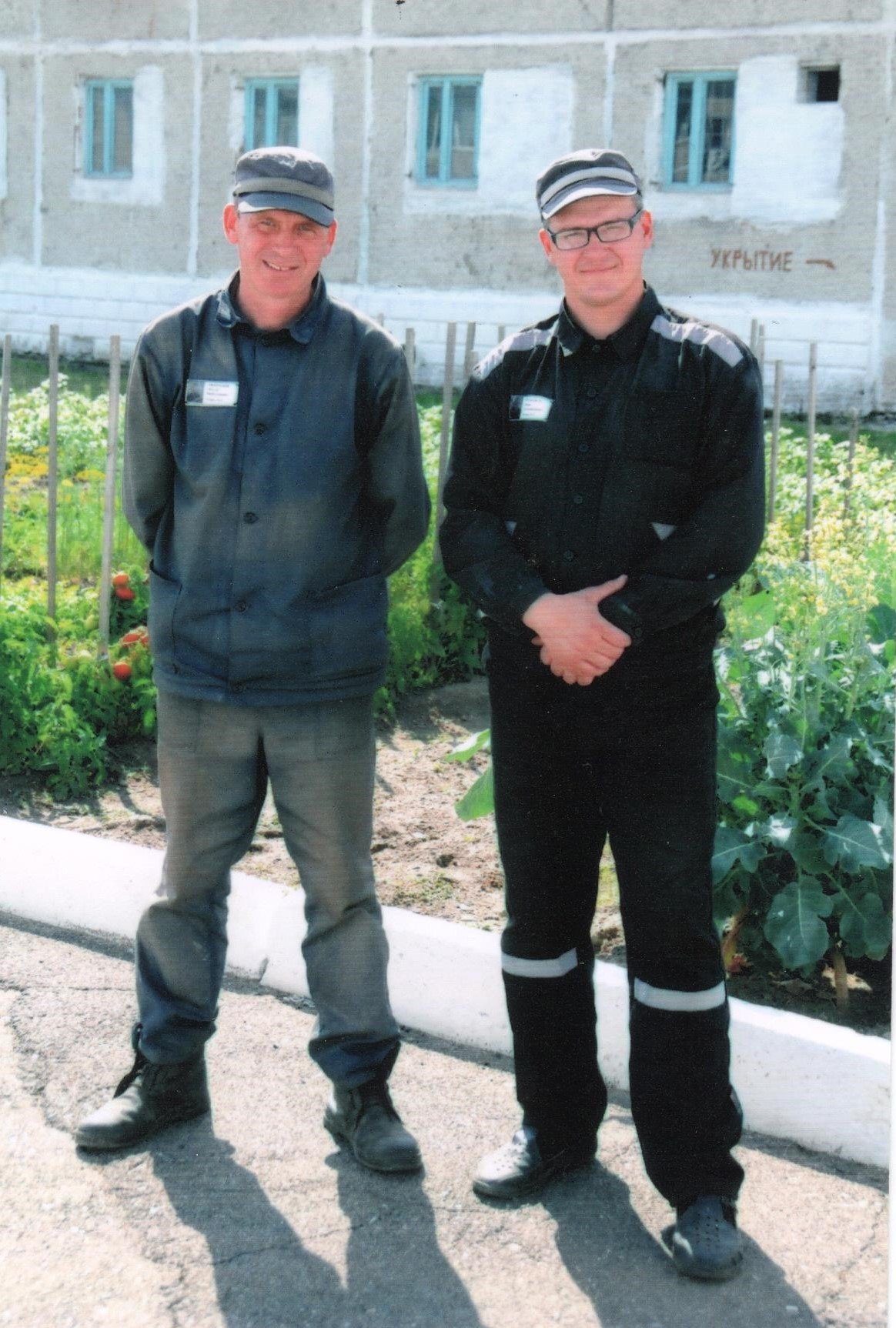 Журналисты в колонии. М. Афанасьев (слева) и Д. Труфанов. ИК-35, Хакасия, 2025 год. Фото: архив