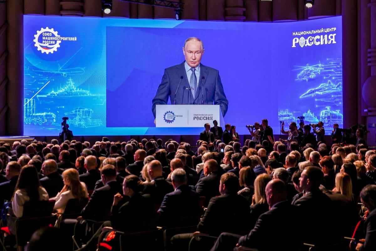 Владимир Путин во время выступления на X съезде Союза машиностроителей России в Национальном центре «Россия». Фото: Михаил Терещенко / ТАСС