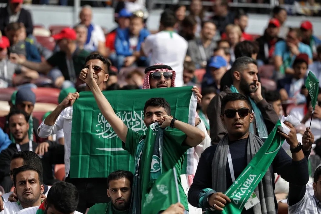 Болельщики сборной Саудовской Аравии. Фото: Влад Докшин / «Новая газета»