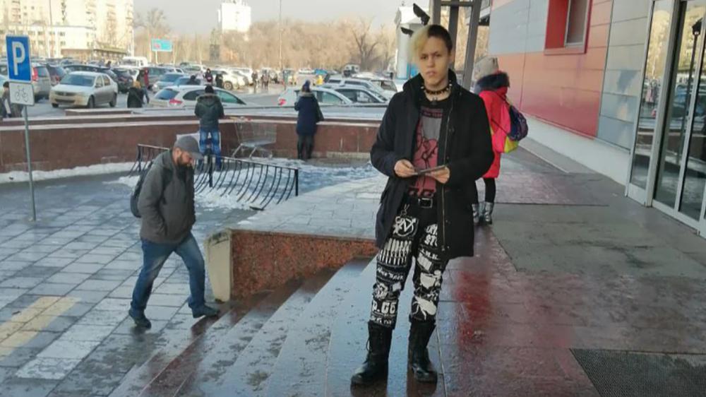 Следователи увезли в ИВС подростка Ярослава Иноземцева, обвиненного в подготовке «колумбайна». Ранее суд освободил его и вернул дело в прокуратуру из-за нарушений