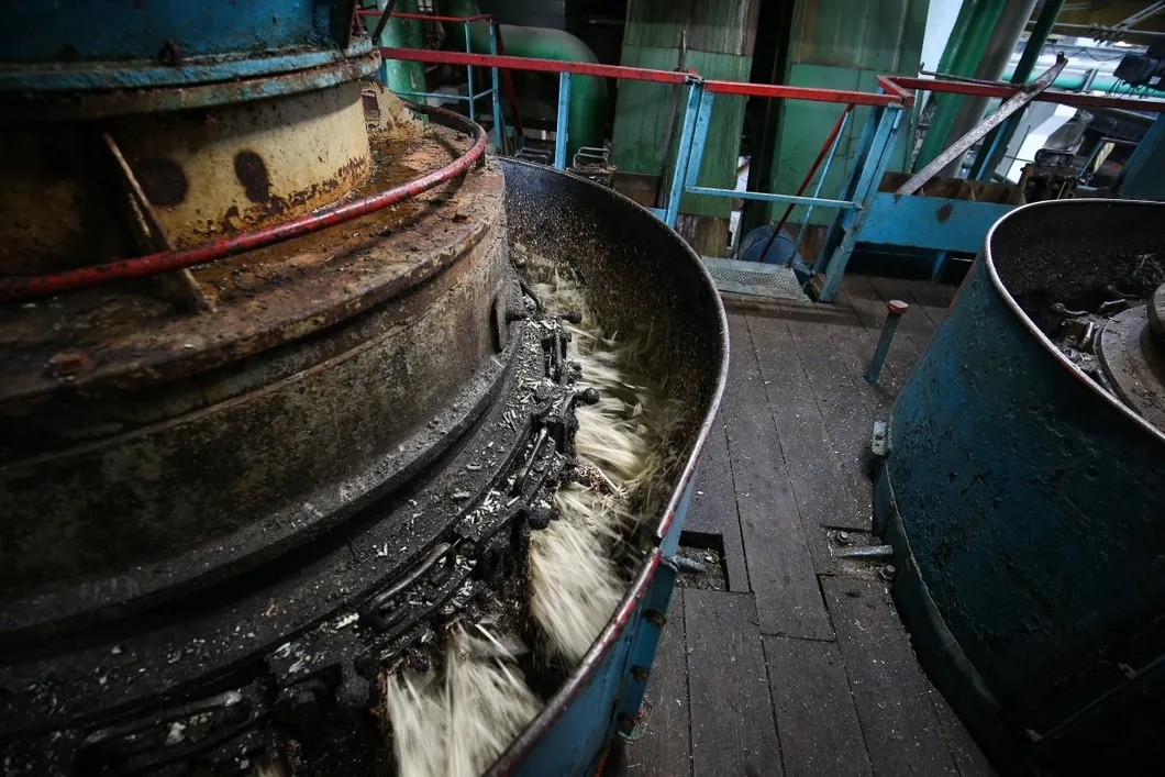 Резка сахарной свеклы на заводе в Краснодарском крае. Фото: РИА Новости