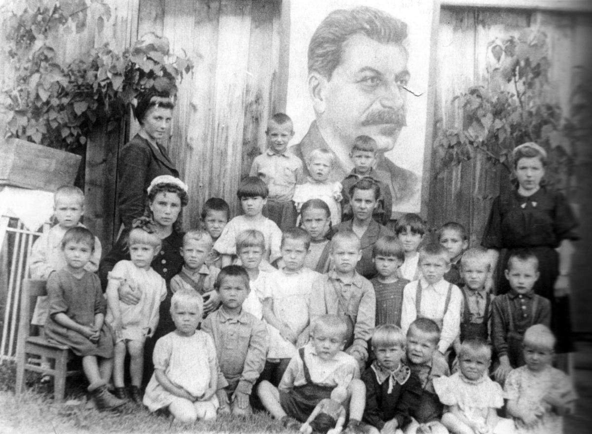 Северо-Енисейский детсад № 1. Группа сирот. 1948 год. Фото: администрация Северо-Енисейского р-на Красноярского края