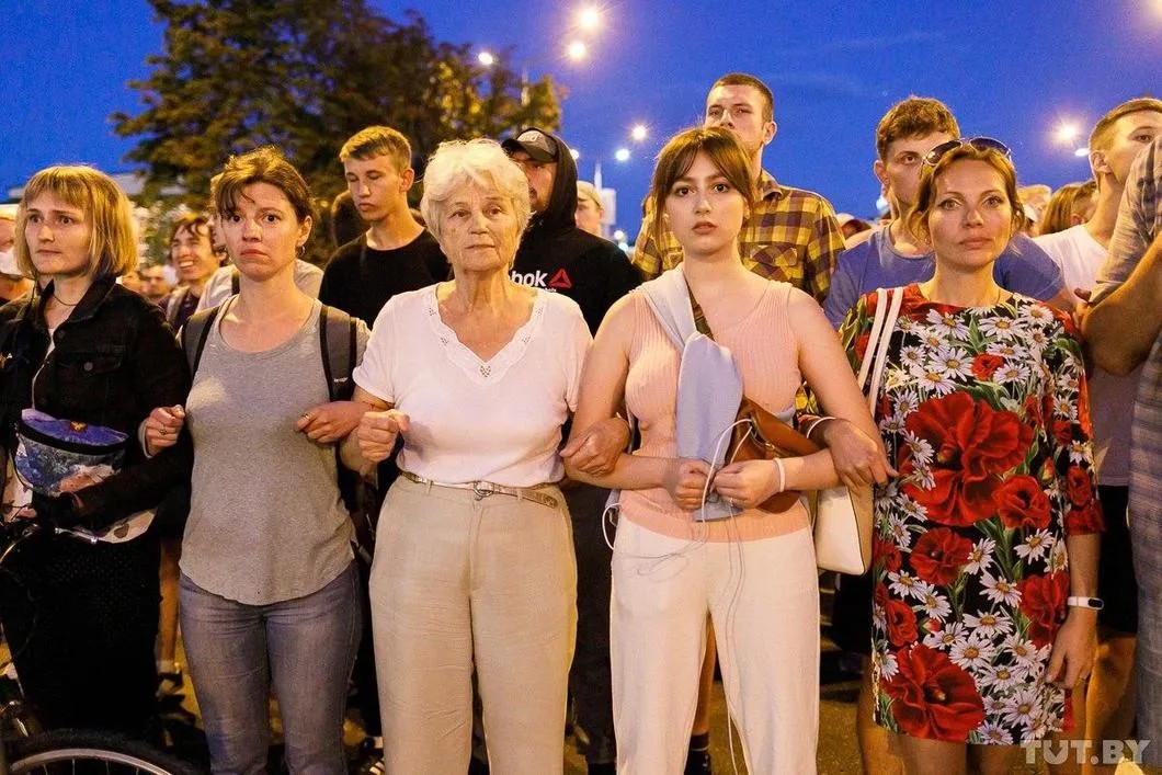 Протестующие на проспекте Победителей. Фото: Ольга Шукайло / tut.by