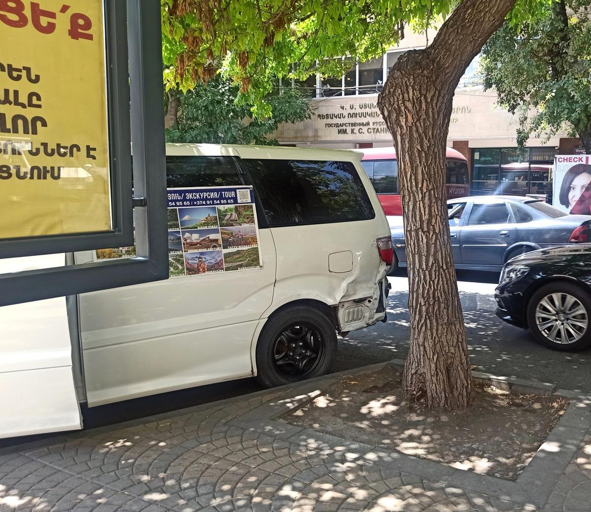 В ожидании клиентов для тура с гидом-водителем. Фото: Евгения Енгибарян