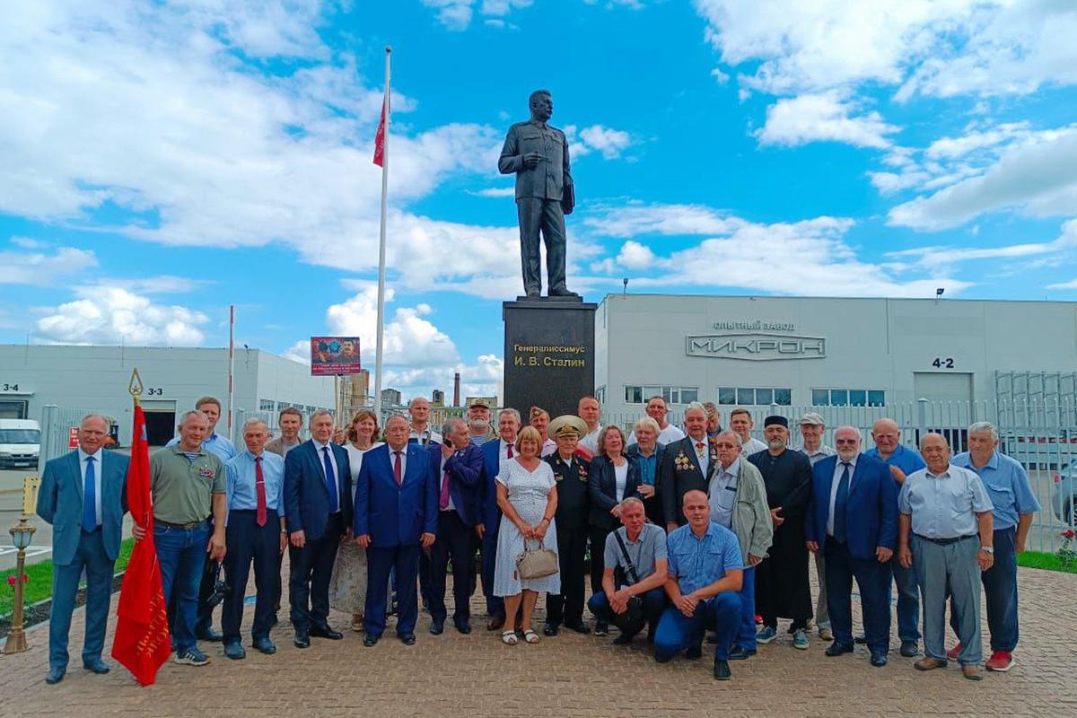 Открытие памятника Иосифу Сталину в Великих Луках. Фото: vladimirlepehin / Telegram