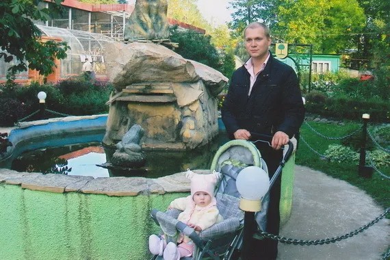 Роман Урываев с дочерью. Фото из семейного архива