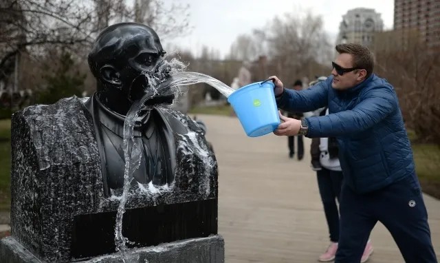 Субботник в парке Музеон. Фото: РИА Новости