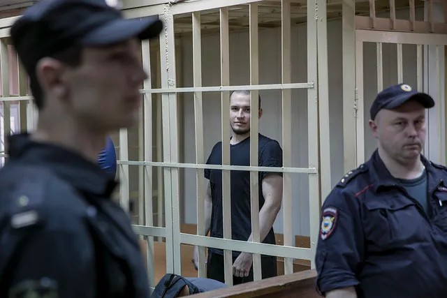 Владислав Барабанов в зале суда. Фото: Влад Докшин / «Новая газета»