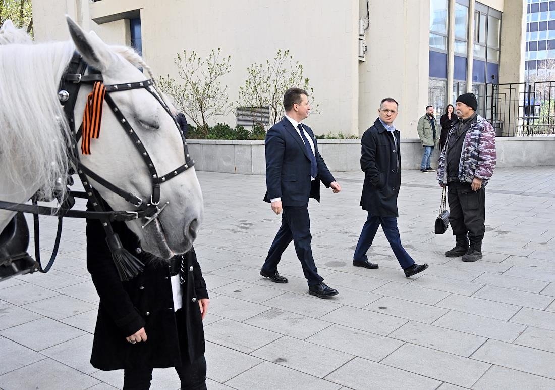 Владимир Мединский перед началом конференции «Русь-тройка». Фото: Анатолий Жданов / «Коммерсантъ»