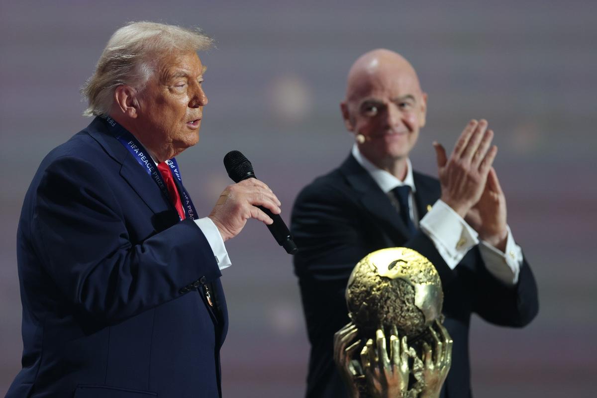 Дональд Трамп и президент ФИФА Джанни Инфантино. Фото: AP / TASS
