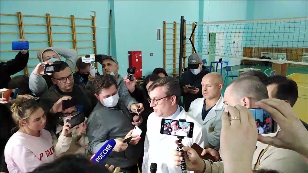 Пресс подход в больнице. Скриншот из видео Даниила Чебыкина