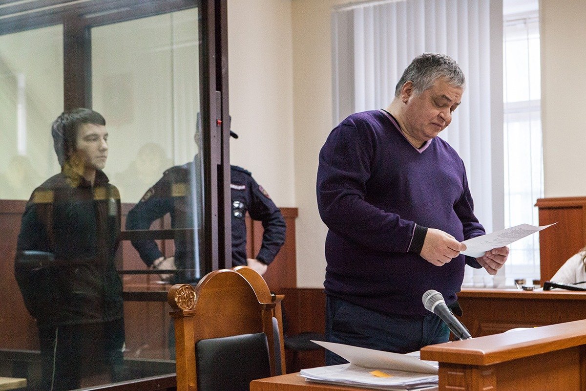 Богдан и его адвокат Дмитрий Тихоненков в суде. Фото: Елена Лукьянова
