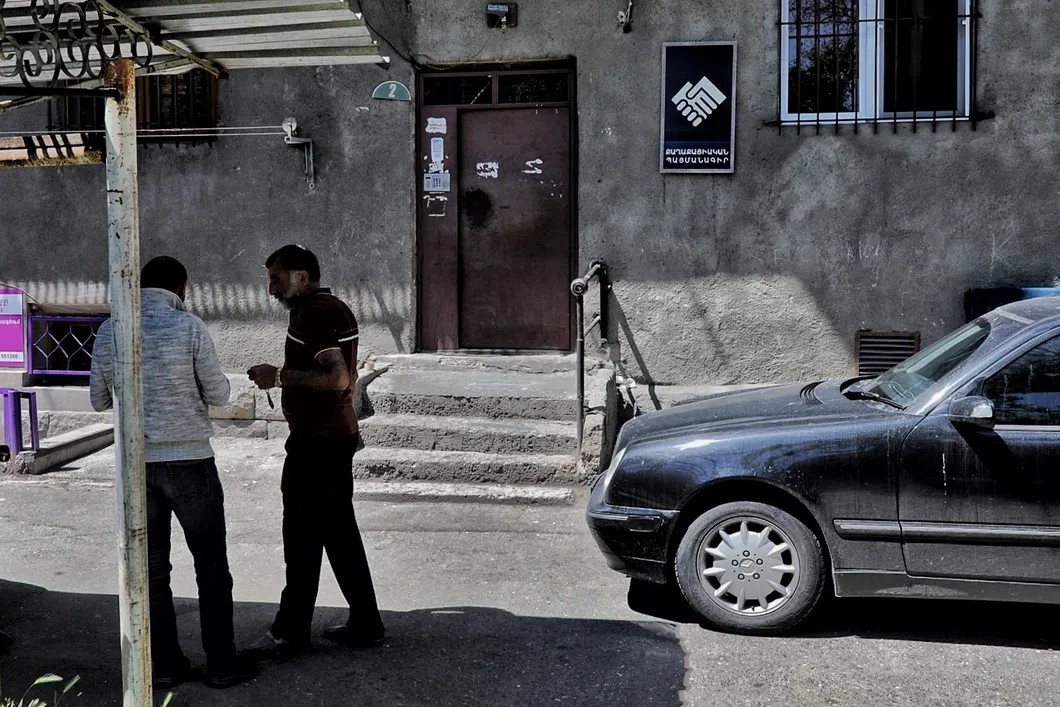 Партийный офис в Ереване. Фото: Влад Докшин / «Новая газета»
