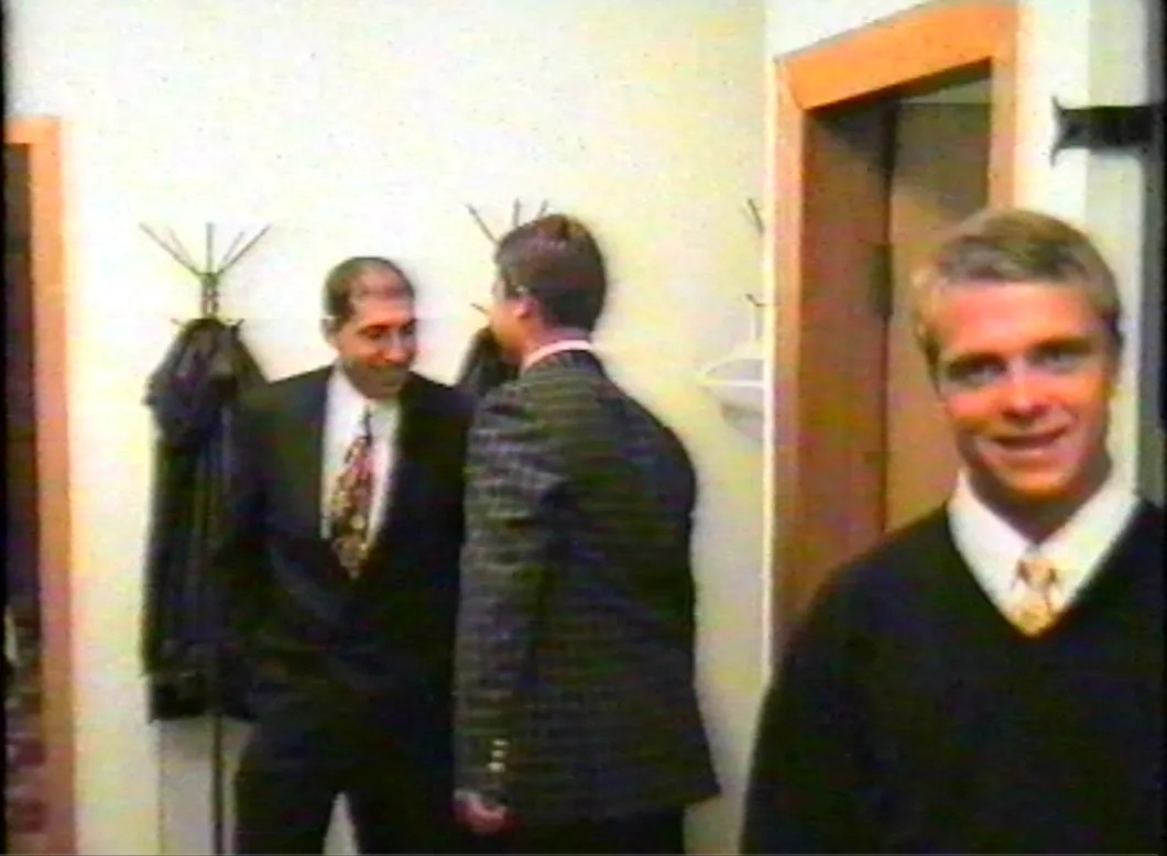 На переднем плане И.Еловский, сзади — С.Исмайлов и В.Тельпяков (оба убиты). Сентябрь 1995 г., скрин архивного видео