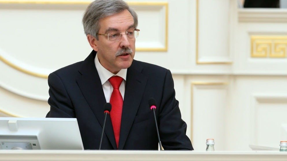 Лидера «Яблока» в ЗакСе Петербурга оштрафовали за репост интервью Явлинского, и теперь он не сможет идти на выборы. Цитируем фрагмент «заключения эксперта»