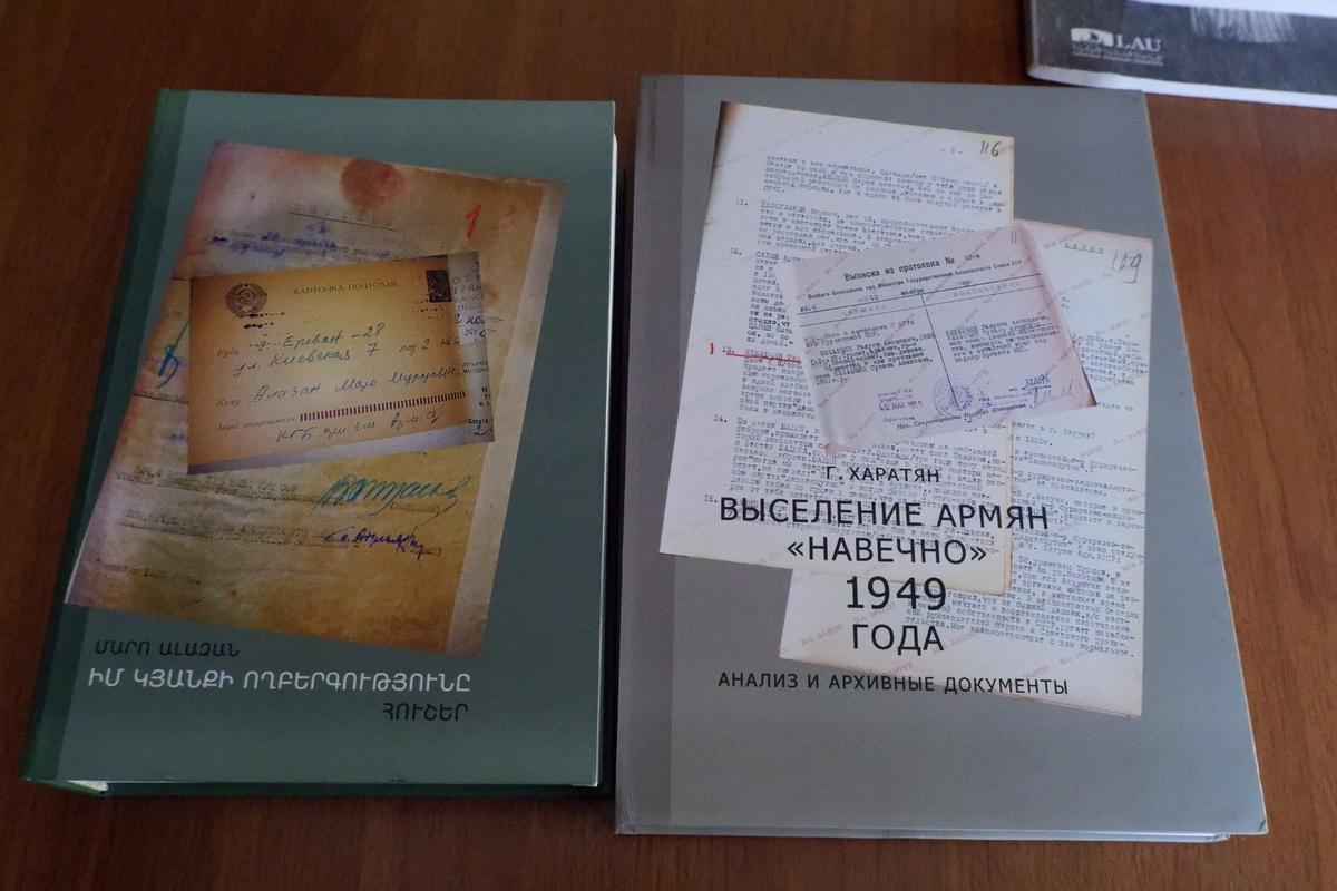 Книга Грануш Харатян, которая возглавляла проект по созданию базы данных репрессированных в Армении. Фото: Андрей Новашов