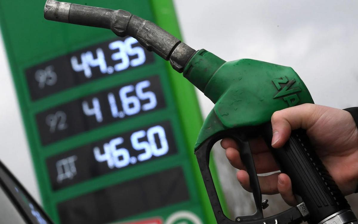 Цены на нефть падают, рубль дешевеет