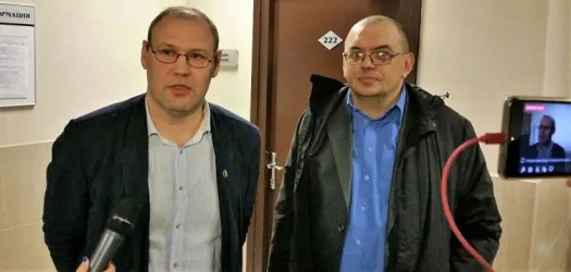Адвокат Максим Камакин (слева) и Эдуард Никитин