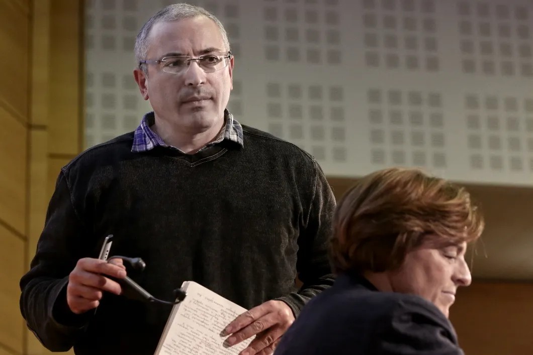 Михаил Ходорковский после освобождения читает лекцию в парижском университете. Фото: Abaca Press / TASS